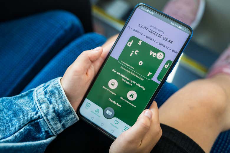 Téléphone portable avec la Copenhague Card-Discover